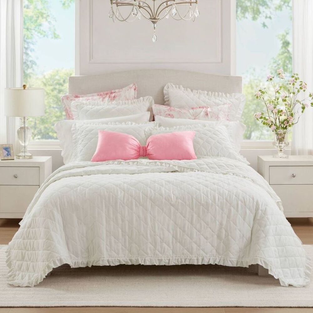 Armoire Collection Twin/Twin Extra Long Ruffle Quilt White